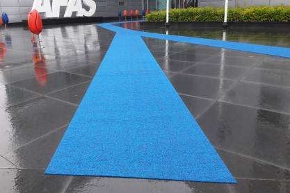 Kiezellopers op gladde tegels