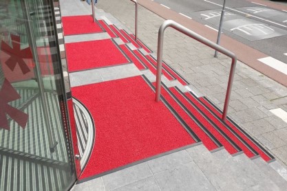 Kiezelmat rood Vlaardingen stadsgehoorzaal